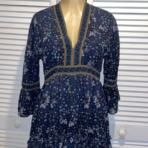 C&V Chelsea & Violet Bell Sleeve Smocked Floral Dress size XS - Picture 3 of 8